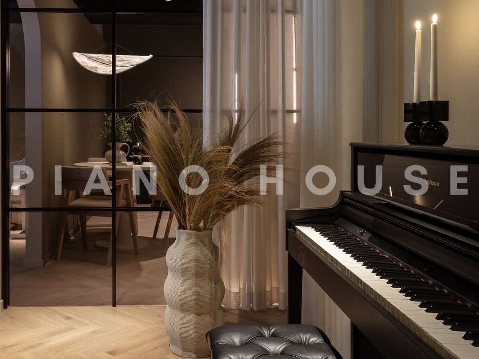 ROLAND LX-705 CB New - Ảnh thực tế 3